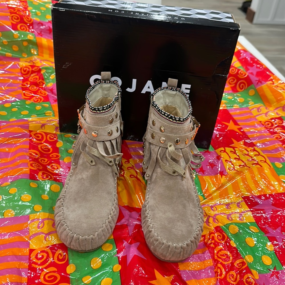 Go Nane (Kalisa) Moccasin Boots - Color Taupe